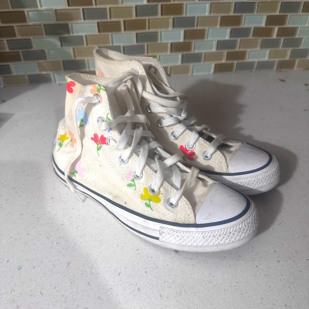 Women’s floral converse 7.5